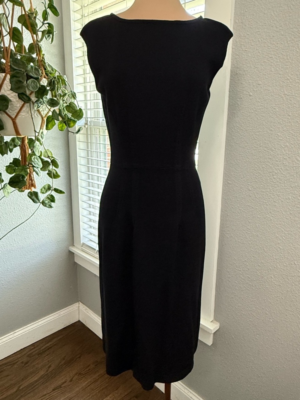 St. John Black Knit Cap Sleeve Dress Size 6 Wool Blend